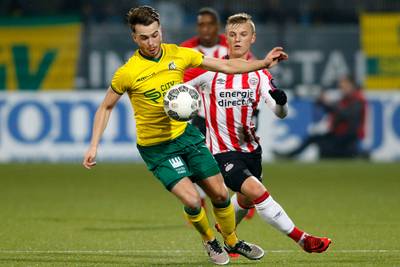 Fortuna klimt op naar tweede plek na late zege bij Jong PSV