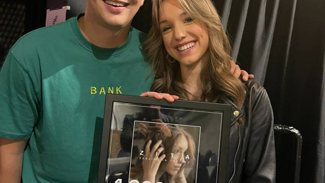 Genkse zangeres Zita (16) krijgt award voor 1 miljoen Spotify-streams