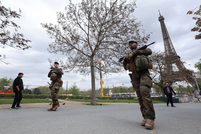 Militaire bewaking in Parijs