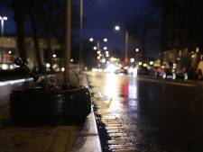 Automobilist verliest band na aanrijding met busje op Hengelolaan
