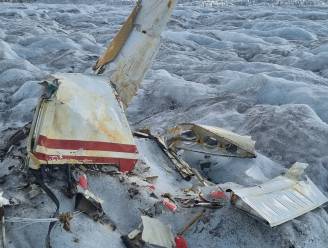 Berggids ontdekt wrak van vliegtuig dat meer dan 50 jaar verborgen lag onder ijs