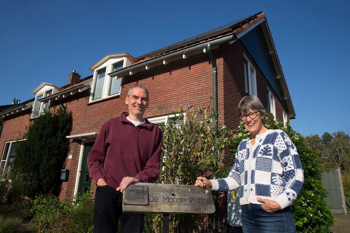 Wiebe Poppe en Janneke Helleman hebben hun woning verduurzaamd en energieneutraal gemaakt.