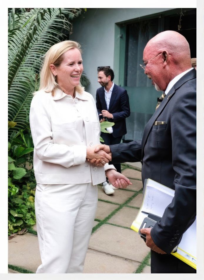 Reinette Klever met de Oegandese minister van Buitenlandse Zaken Jeje Odongo.
