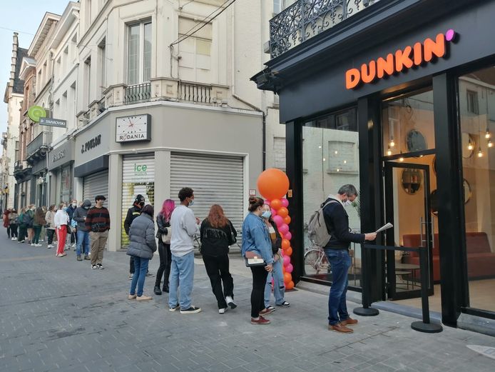 Dunkin' Donuts a ouvert une boutique au 33, Langemunt à Gand.