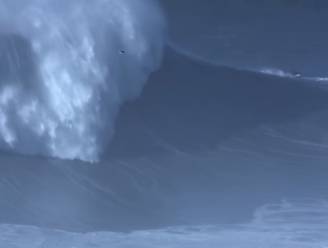 Spectaculaire beelden: Braziliaanse surfer bedwingt recordgolf van 24 meter
