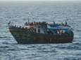 Tientallen geredde migranten klampten zich vast aan tonijnkooi in Middellandse Zee