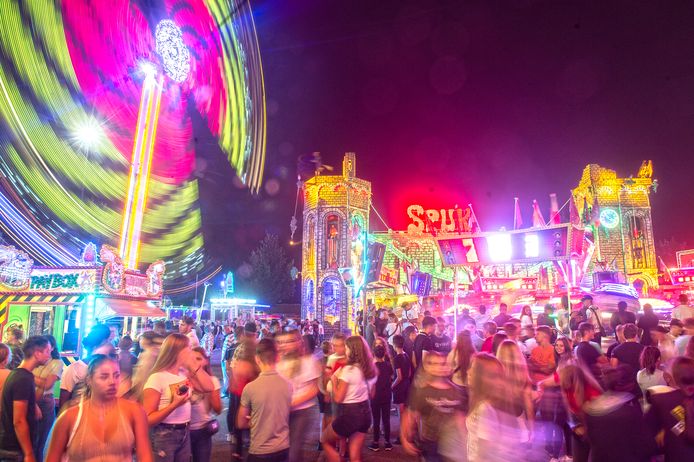 De kermis op de Rusheuvel in Oss trok vorig jaar al veel bezoekers. Met tellingen aan de poort wordt gecontroleerd of het niet té druk wordt.