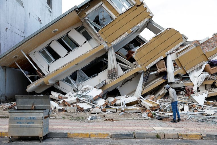 Als een kaartenhuis in elkaar.  Beeld Reuters