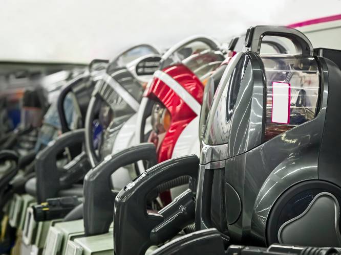 “Stof opzuigen doet hij wel, maar hij stoot het ook meteen weer uit”: de beste én slechtste stofzuigers die je op Black Friday kan kopen
