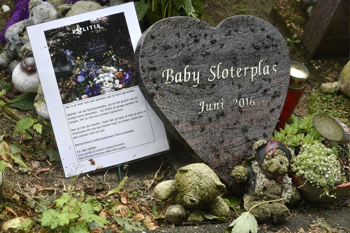 De moeder van de dode Sloterplasbaby is na twee jaar achterhaald.