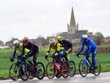 LIVE wielrennen | Kopgroep met twee Nederlanders in regenachtige editie Gent-Wevelgem