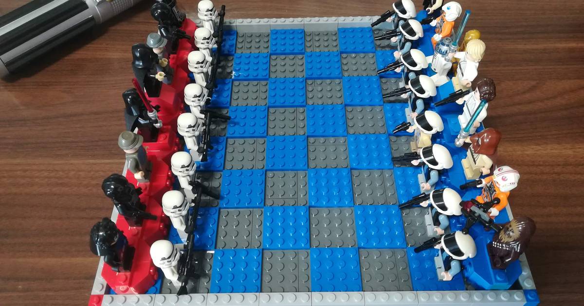 Oceaan Overweldigend Onveilig LEGOMASTERS at home: bouw je eigen schaakbord voor Star Wars Day |  Lifestyle | hln.be