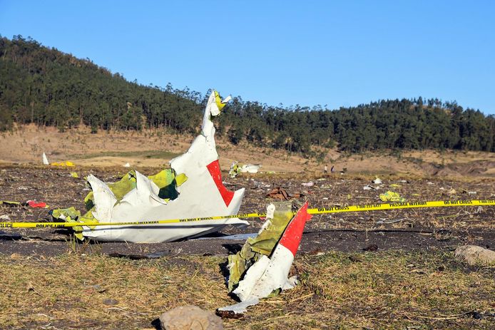 Brokstukken van de Boeing 737 MAX van Ethiopian Airlines na de crash op 10 maart.