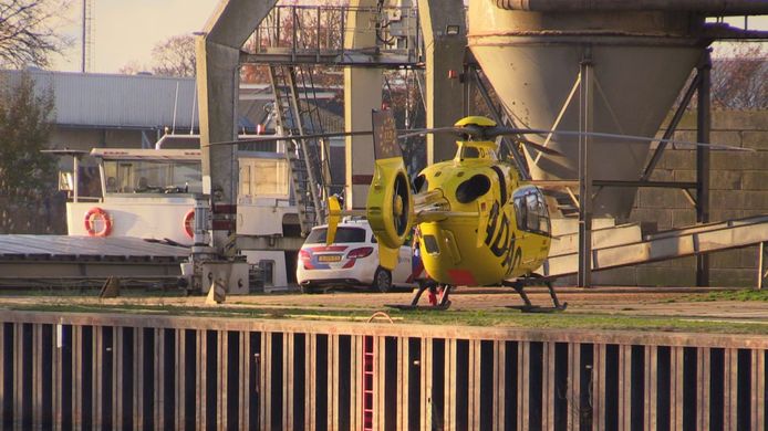 De traumahelikopter in de Enschedese haven