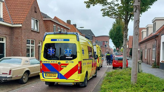 Twee ambulances brachten de gevallen fietsers naar het ziekenhuis