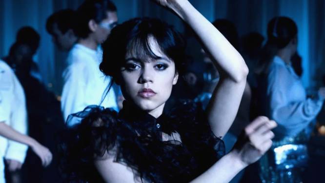 Kritiek op Netflix-hit ‘Wednesday’: Jenna Ortega had corona tijdens iconische dansscène