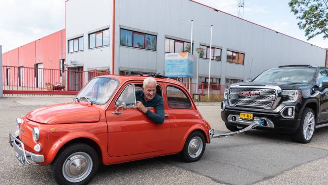 De Fiat 500 van Dirk wordt 50 jaar: ‘Mensen blijven soms 10 minuten langs naast je rijden om te kijken’