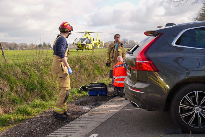 Een automobilist is zondagochtend overleden nadat hij onwel werd in zijn auto.