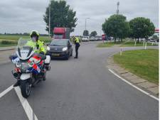 Tientallen automobilisten betrapt met mobiel achter het stuur op ‘dodenweg’ N50