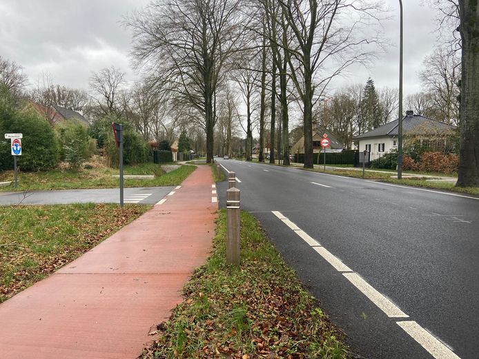 Het fietspad langs de Gillès de Pélichylei/Brasschaatsebaan tussen de dorpskernen van Schilde en 's-Gravenwezel.