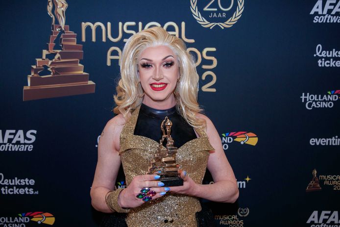 Hoax LeBeau met de award van Sven Ratzke