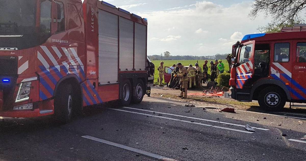 Ernstig ongeval op N349 bij Albergen, weg volledig afgesloten.
