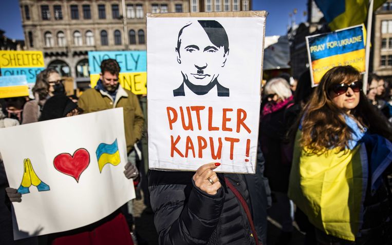 Protestanten tijdens de anti-oorlog demonstratie in Amsterdam Beeld ANP