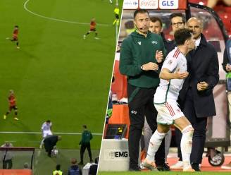 BEKIJK. Bondscoach Martínez pakt rood in blessuretijd en wordt in Nederland vervangen door Henry: “Spelers een etentje betalen”