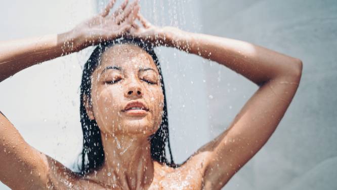 Mensen met acne prijzen koude douches online als dé remedie. Een dermatoloog reageert 