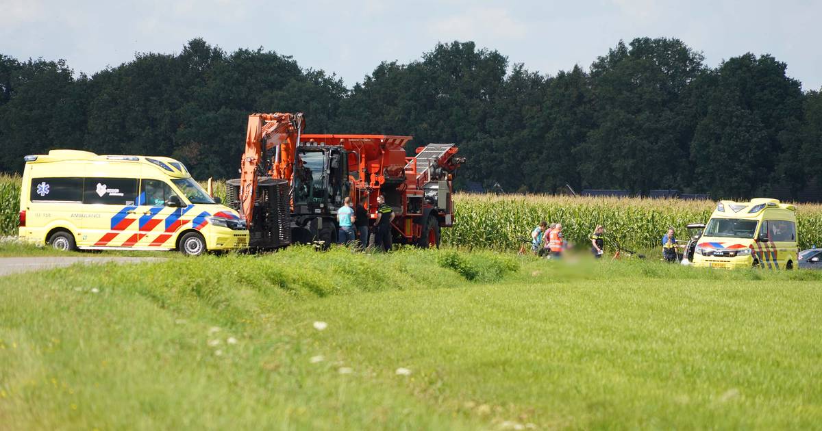 Vrouwelijke fietser uit Kampen verongelukt door aanrijding met landbouwvoertuig.