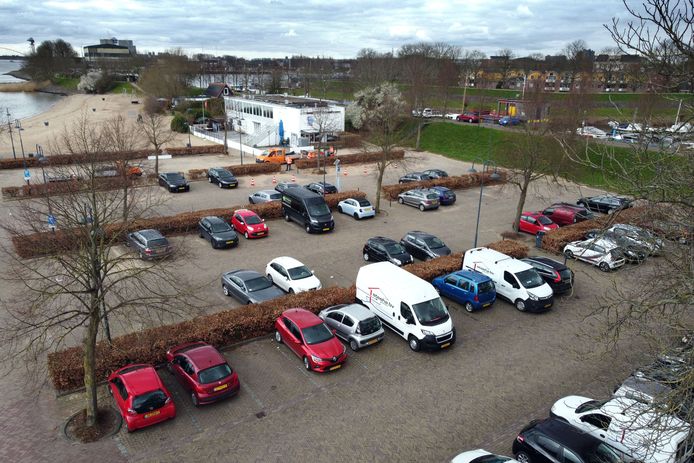 Camera’s hielden het voorbije jaar toezicht op dit parkeerterrein.