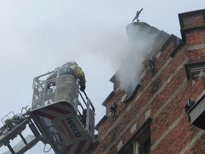 De brandweerzone Taxandria hield zondag een brandweeroefening in het centrum van Lille met de korpsen van Beerse en Vosselaar, maar ook met vrijwilligers die zich al aangemeld hebben voor de nieuwe brandweerpost Lille.