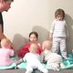 Deze superpapa heeft 6 baby's in no time in hun pyjama