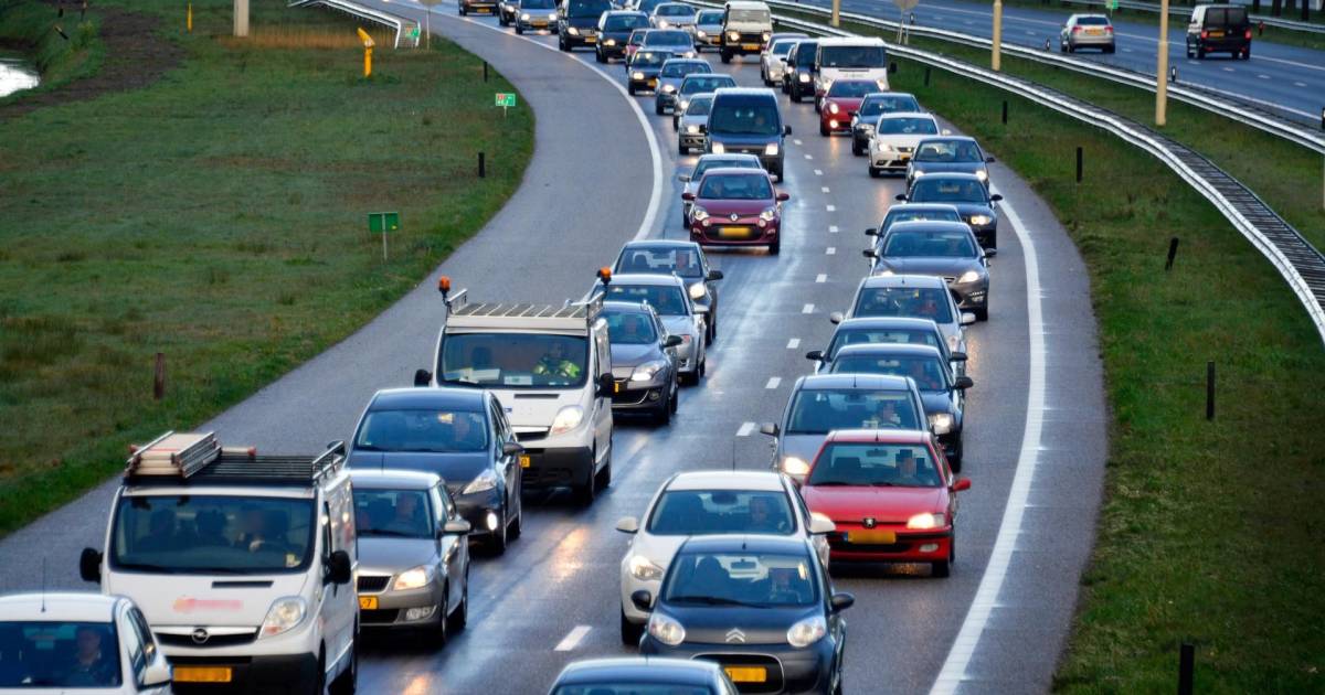A50 dicht bij Ravenstein door ongeval, vertraging meer dan 1,5 uur.
