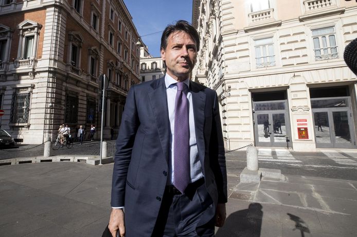 Giuseppe Conte arriveert bij het Italiaanse parlement om te spreken over zijn naderende premierschap.