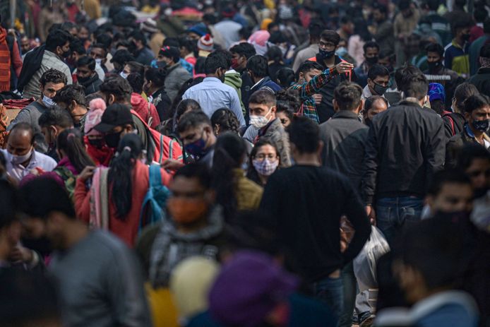 À New Delhi, tous les résidents, à l'exception des travailleurs essentiels, devront rester chez eux de vendredi soir à lundi matin.