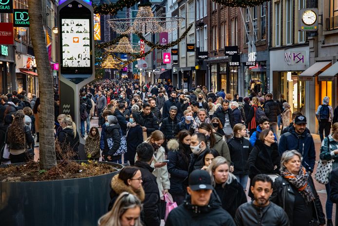 Drukte in de binnenstad van Eindhoven tijdens Black Friday (archieffoto).