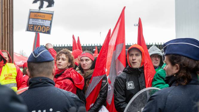 Spanning loopt hoog op bij Delhaize: vakbondslui gefouilleerd “alsof we criminelen zijn”