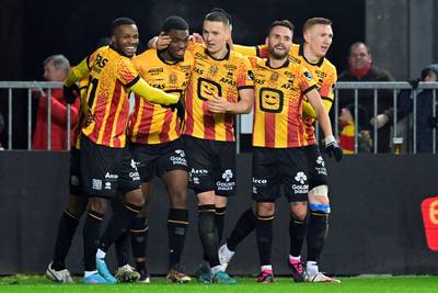 KV Mechelen houdt de punten thuis tegen KV Kortrijk: invaller Ngoy schiet Malinwa naar de zege, Defour krijgt na afloop rood
