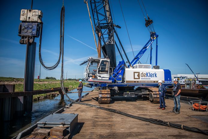 De reconstructie van de gemeentehaven in Boven-Hardinxveld is begonnen.