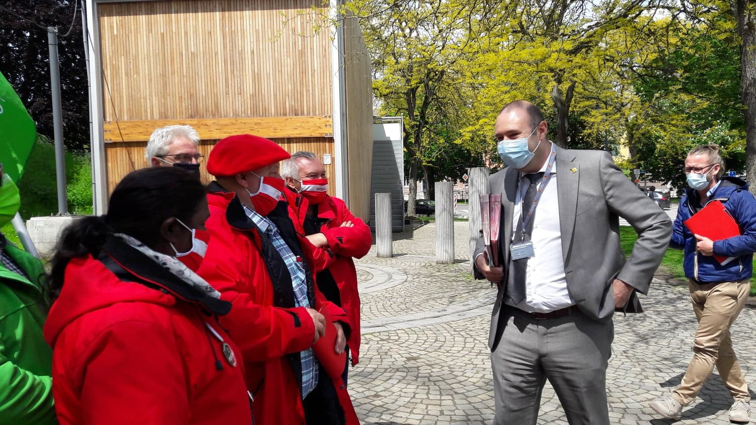 Le Ministre Collignon s'est entretenu quelques instants avec les syndicats à Namur
