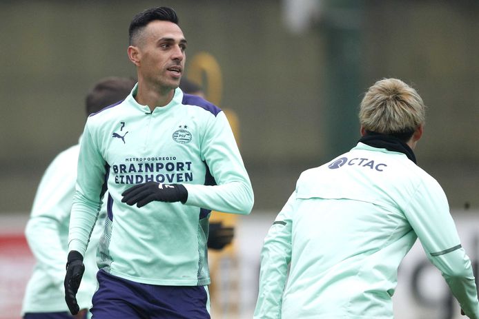 Eran Zahavi traint momenteel gewoon mee bij PSV.