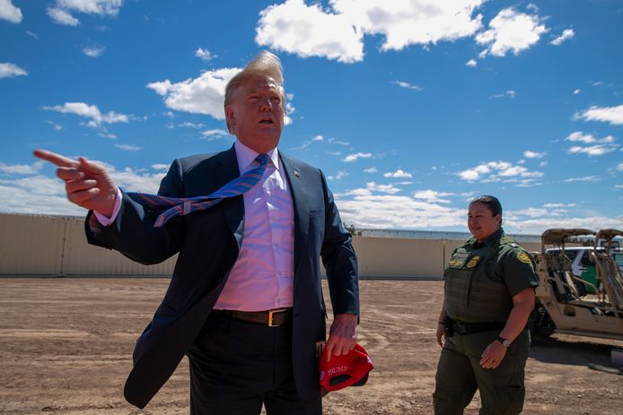 De Amerikaanse president Trump bij een bezoek aan de Amerikaans-Mexicaanse grens in Californië. Archieffoto.