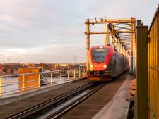 Vervoerder Qbuzz: ruim 250 reizigers kunnen twee jaar lang in ochtendspits niet met MerwedeLingelijn