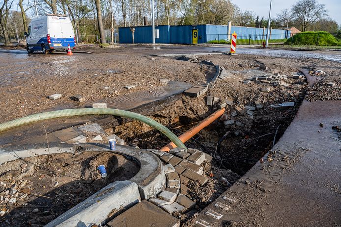 Hoofdwaterlijn gescheurd in Tilburg.