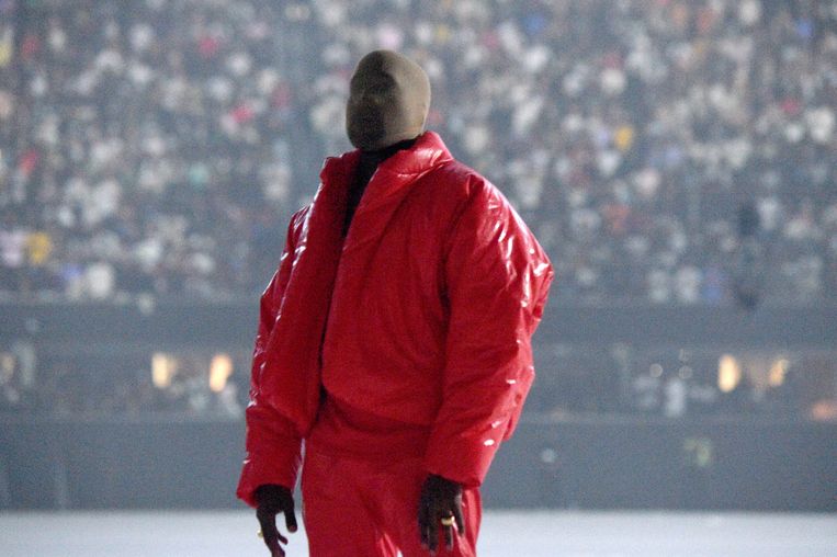 Kanye West tijdens het luisterevent van zijn album in het Mercedes-Benz Stadium te Atlanta.  Beeld Getty Images for Universal Music
