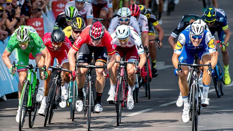 Finish van de zesde etappe in Troyes Beeld Klaas Jan van der Weij / de Volkskrant