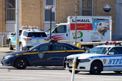 Beelden tonen hoe vrachtwagen inrijdt op voetgangers in New York City: zeker acht gewonden