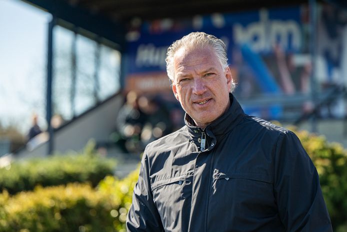 Mattijs Manders liet de voetbalwereld achter zich: ‘Sommige hockeyclubs ...