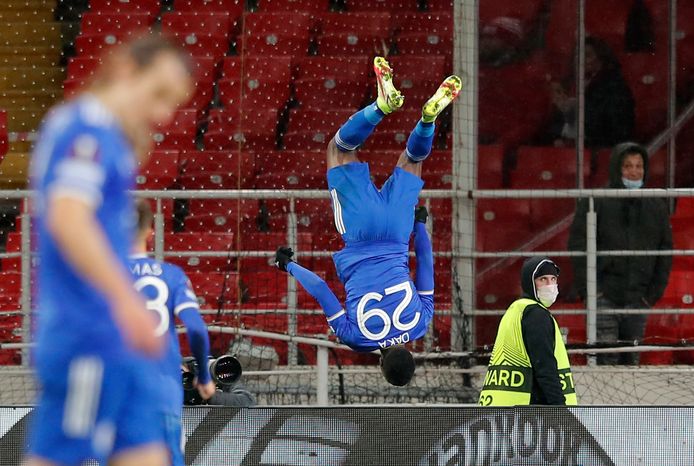 Patson Daka vierde zijn doelpunten op acrobatische wijze.